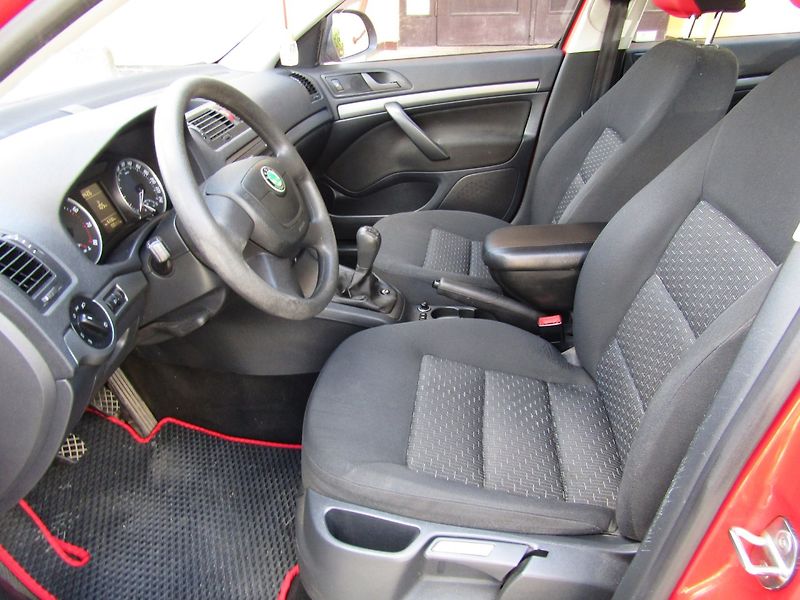 Škoda Octavia (2011) 1.6 MPI 75kW 1.MAJITEL - fotka 19 z 44