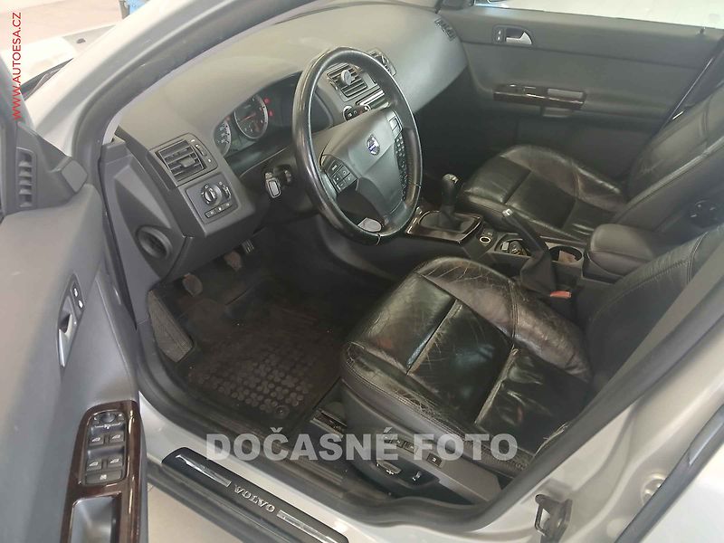 Volvo V50 (2005) 2.0 D, AC, xenon, park.asist - fotka 3 z 3