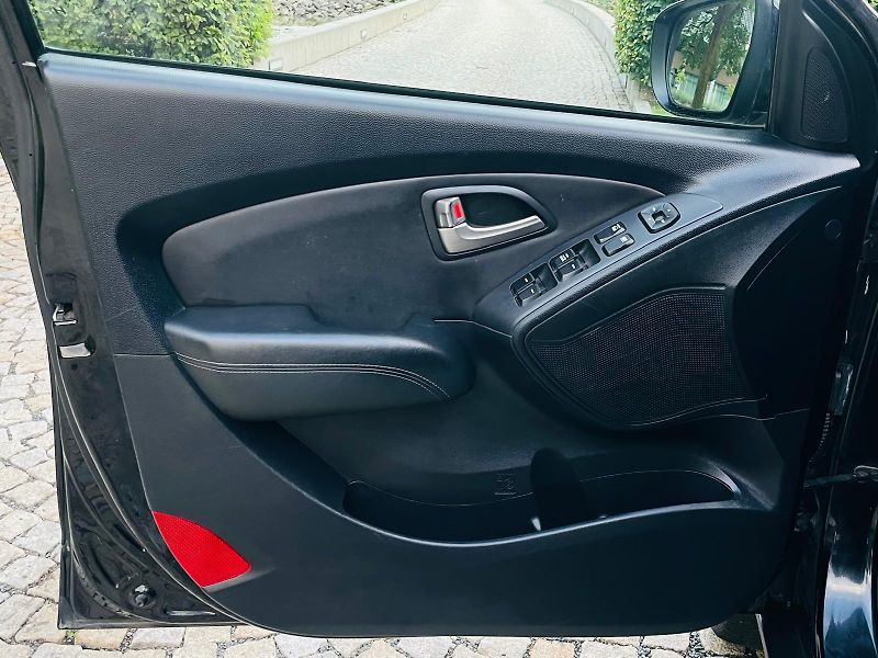 Hyundai ix35 2.0i MANUÁL VÝHŘEV TAŽNÉ - fotka 33 z 43