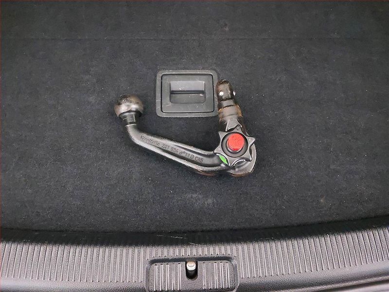 Volkswagen Golf (2010) 1.6 TDI, Serv.kniha, Tažné - fotka 16 z 16