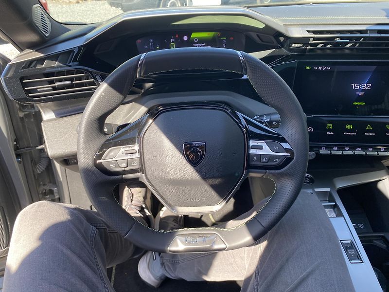 Peugeot 408 GT - Hybrid 145 e-DCS6 - fotka 14 z 42