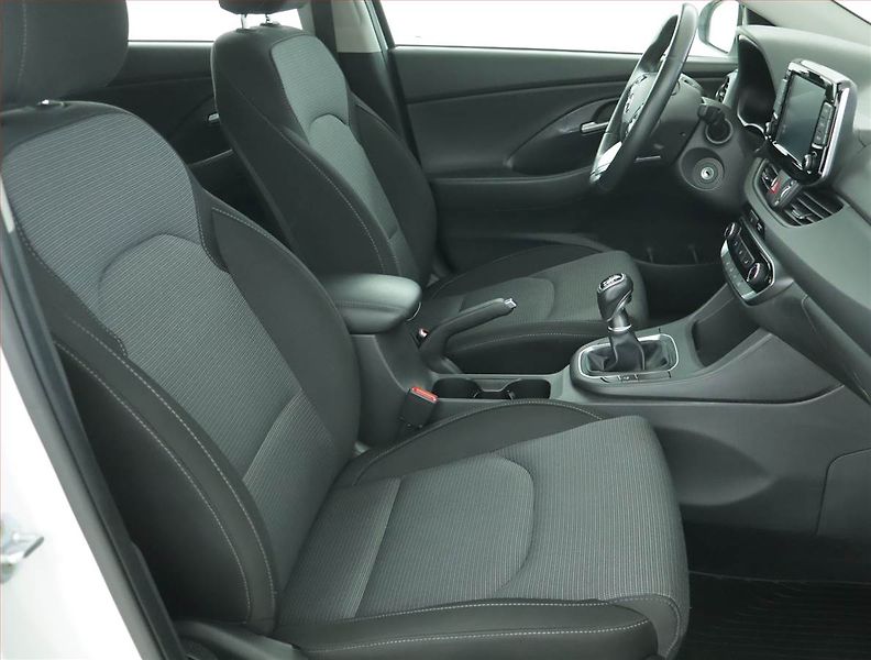 Hyundai i30 (2023) Family Comfort 1.0 T-GDI, ČR - fotka 9 z 17