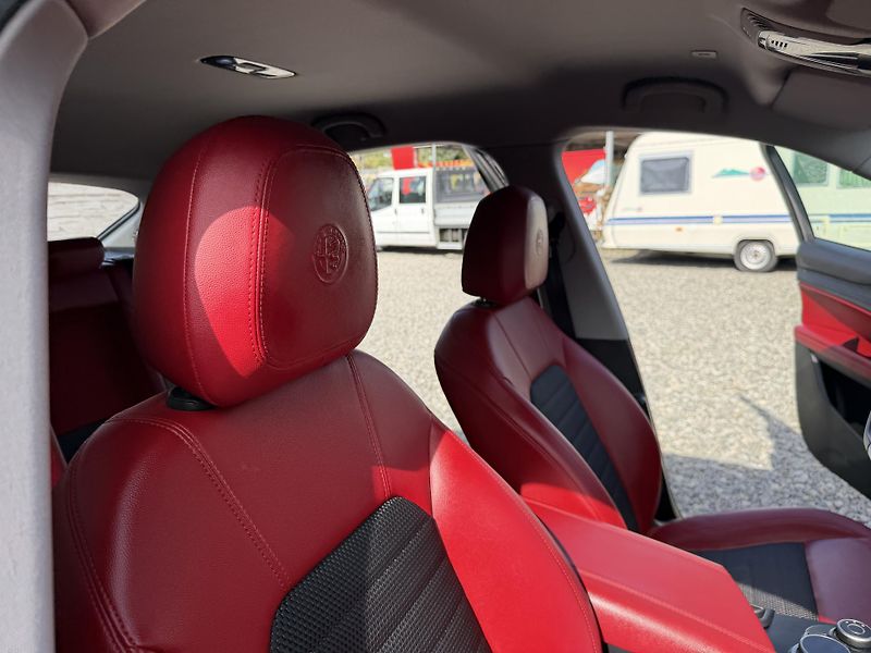 Alfa Romeo Stelvio 2.2JTDM Q4 4x4 210PS VELOCE 1A - fotka 132 z 167
