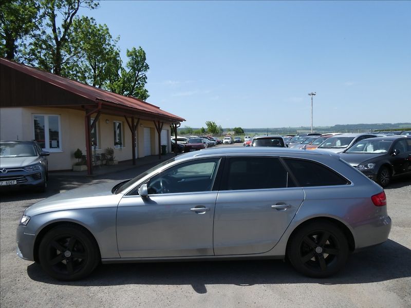 Audi A4 2,0 TDi 125kW serviska,NAVI - fotka 6 z 40