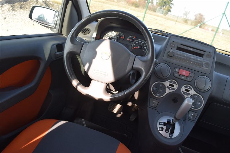 Fiat Panda 1,2 i 44KW AUTOMAT KLIMA ALU - fotka 30 z 49