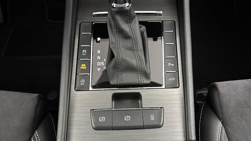 Škoda Superb 2.0 TSI DSG Style - fotka 25 z 31