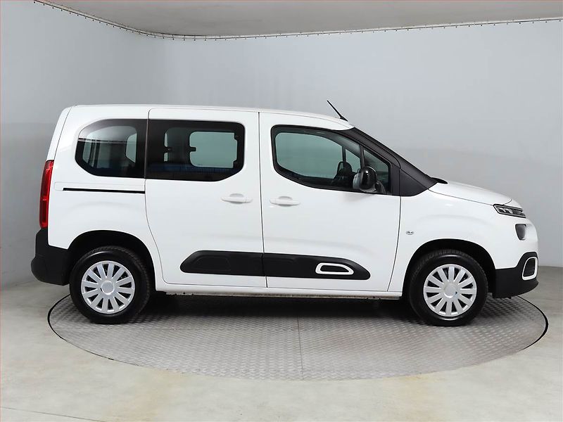 Citroën Berlingo (2022) Feel 1.5 BlueHDi, 5Míst, ČR - fotka 6 z 15