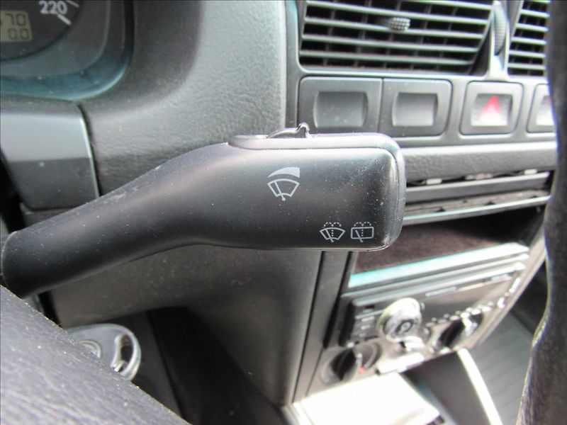Volkswagen Golf 1,9 SDI 50kW Combi - fotka 17 z 23