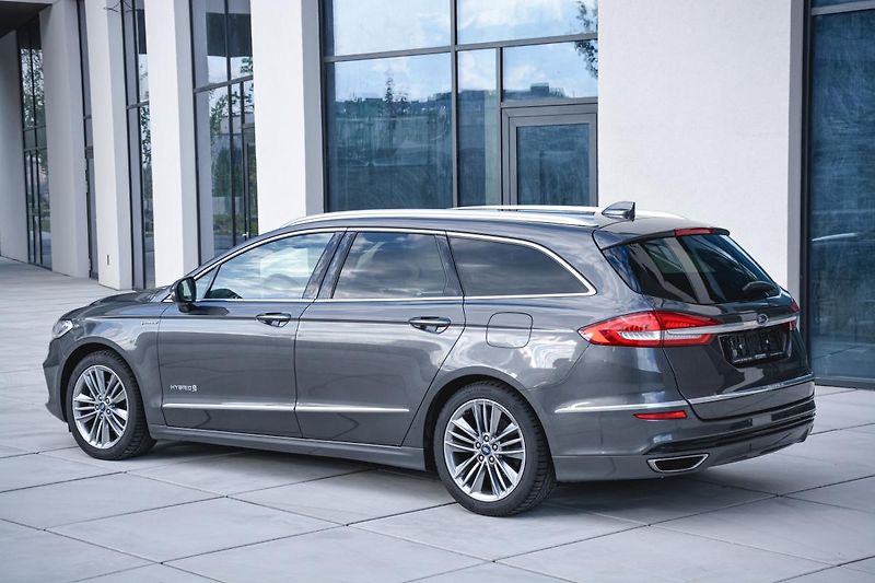 Ford Mondeo (2020) 2.0 187ps Hybrid ecvT VIGNALE - fotka 6 z 19