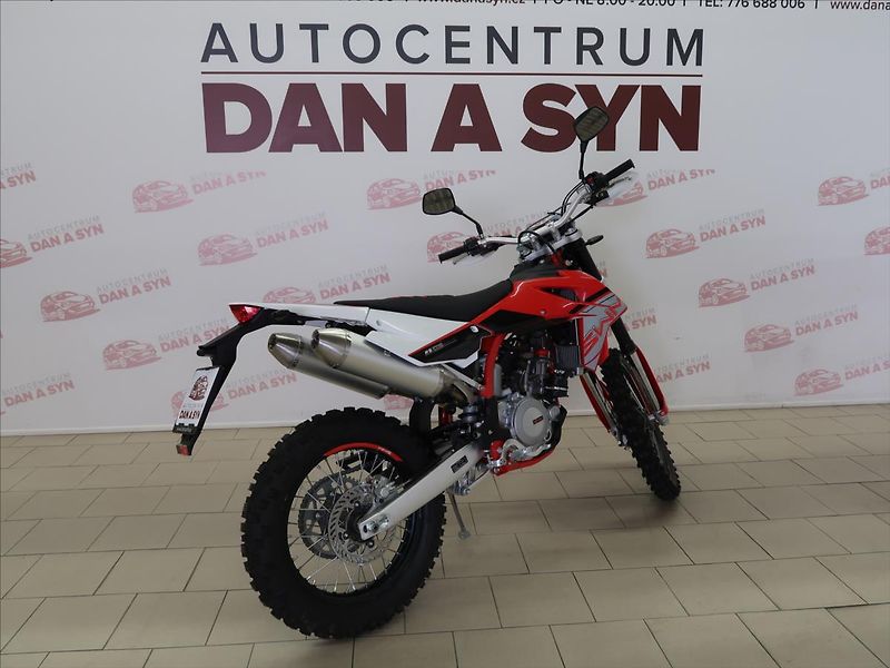 SWM RS 300R červená-bíla Euro5   0 - fotka 4 z 11