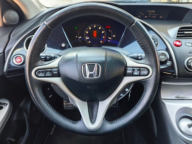 Honda Civic (2007) 1.8 i-VTEC Executive Panorama - fotka 16 z 41
