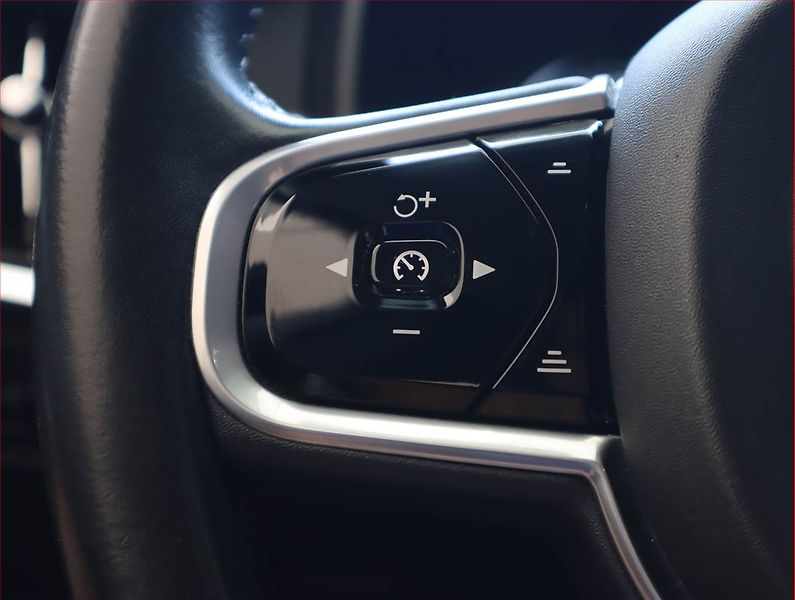 Volvo V90 (2018) D3, Serv.kniha, Kůže, Navi - fotka 16 z 21