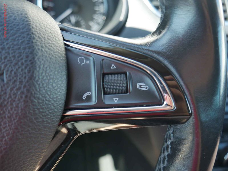 Škoda Octavia (2013) 1.6 TDi, 2.maj,ČR, Elegance - fotka 14 z 16