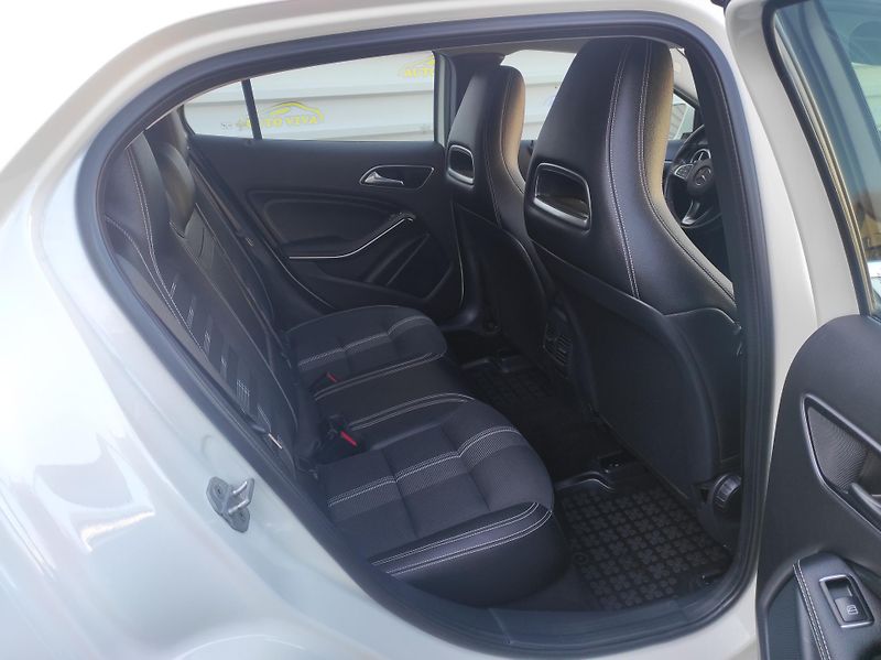 Mercedes-Benz GLA 200d 4MATIC,AT,ČR - fotka 12 z 42