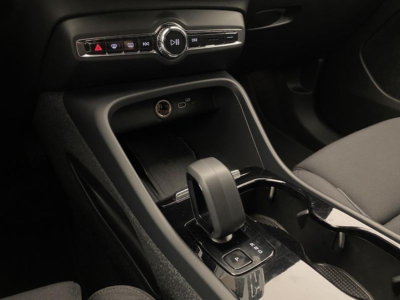 Volvo XC40 PURE ELECTRIC RECHARGE PLUS - fotka 26 z 55