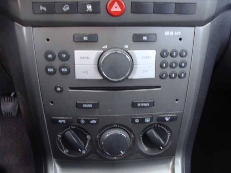 Opel Antara 2.0 CDTi 4x4 - fotka 15 z 25