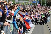 Plzní projel Konvoj svobody. Stovky kusů historické vojenské techniky v neděli projely z Bor do centra města. Ulice lemovaly tisíce diváků