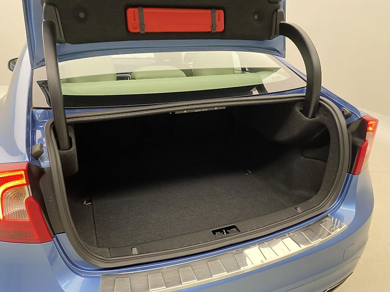 Volvo S60 D4 SUMMUM AUT - fotka 6 z 45