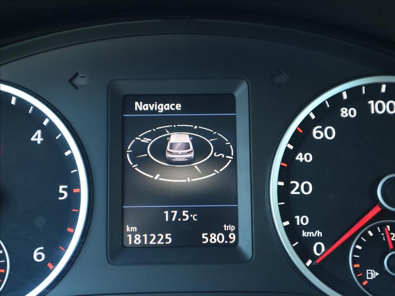 Volkswagen Tiguan 2,0   TDi Sport Pano Kamera Dy - fotka 16 z 36