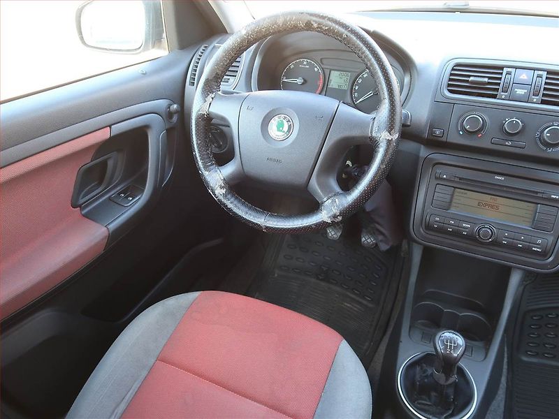 Škoda Roomster (2009) 1.4 TDI, nová STK, Tažné - fotka 7 z 14
