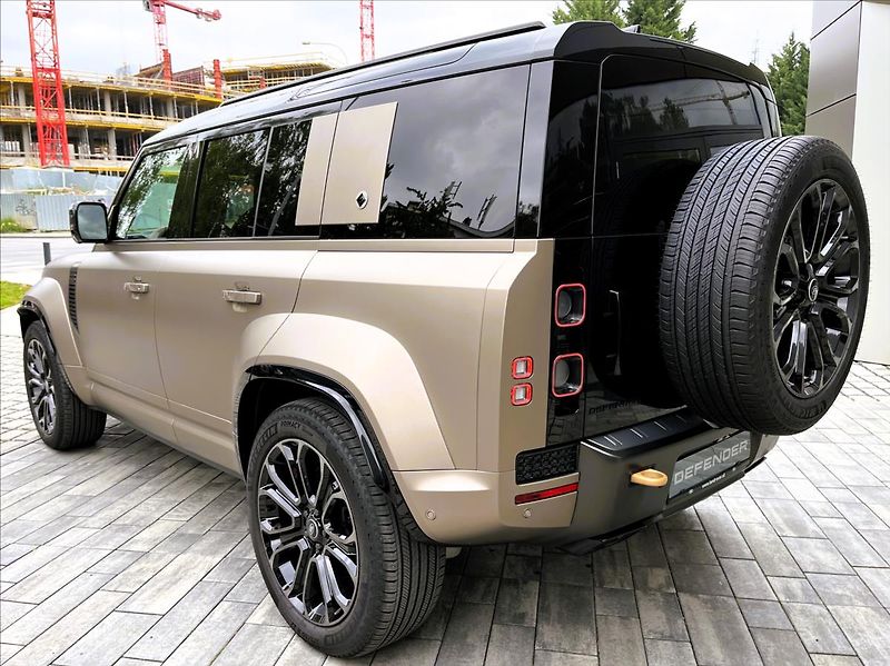 Land Rover Defender (2026) 110 V8 P540 OCTA SATIN* - fotka 4 z 48