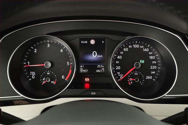 Volkswagen Passat (2022) 2.0 TDI - fotka 9 z 20