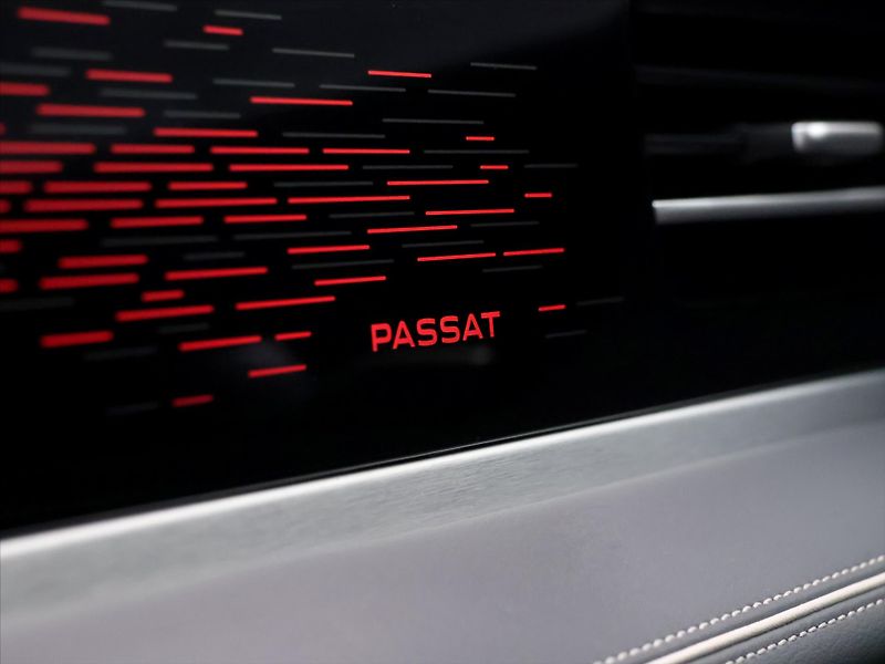 Volkswagen Passat 2,0 TDI 110kW DSG Elegance PAN - fotka 30 z 39