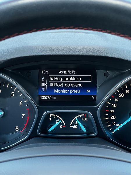 Ford Kuga 1.5 EcoBoost ST Line TZ  - fotka 10 z 22