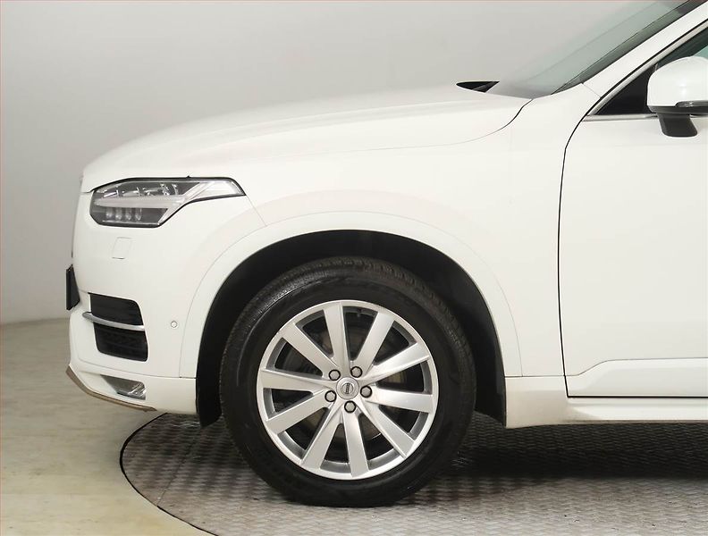 Volvo XC90 (2015) D5 AWD - fotka 15 z 25