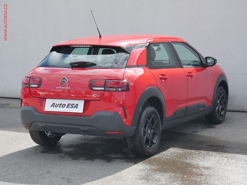 Citroën C4 Cactus (2018) 1.2 PT, ČR, servis.kniha, AC - fotka 4 z 19