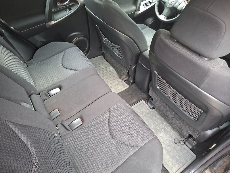 Toyota RAV4 (2007) 2.2 D-CAT 130kW 4X4 -TAŽ.ZAŘ. - fotka 26 z 35