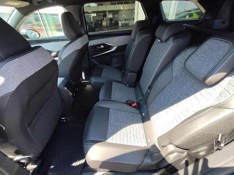 Peugeot 5008 (2026) BUSINESS Hybrid 145 AUT6 NAVI - fotka 5 z 37