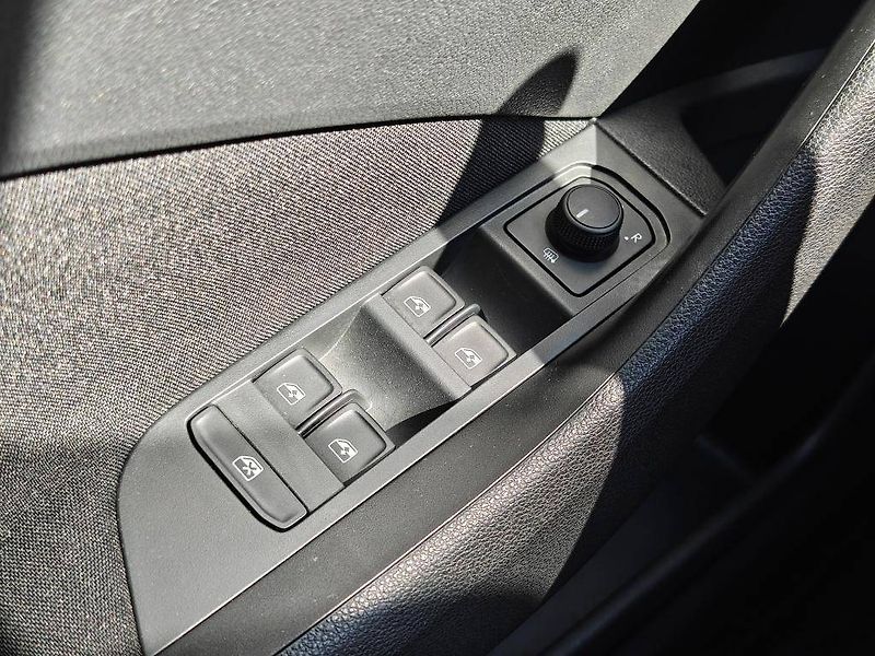 Škoda Kamiq Fresh 6MP 1,0TSI - fotka 20 z 23