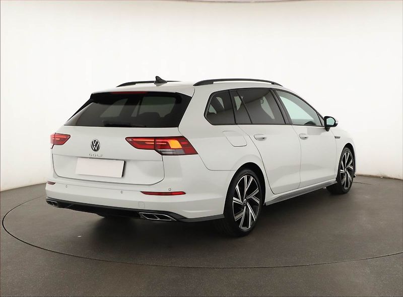 Volkswagen Golf (2022) R-Line 1.5 TSI - fotka 5 z 20
