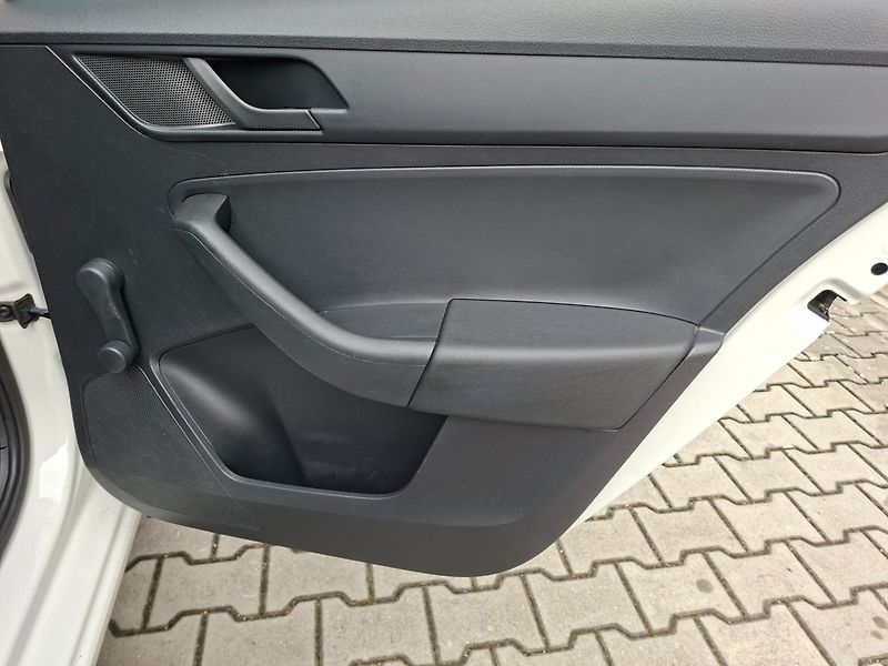 Škoda Rapid (2016) 1.2TSI 66kW - fotka 27 z 37