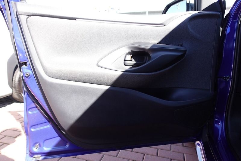 Toyota Yaris ZLEVNĚNO 1,5 HSD Comfort Style - fotka 9 z 28