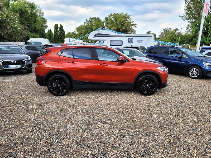 BMW X2 18i ,led,navi,kůže,výhřev - fotka 3 z 47