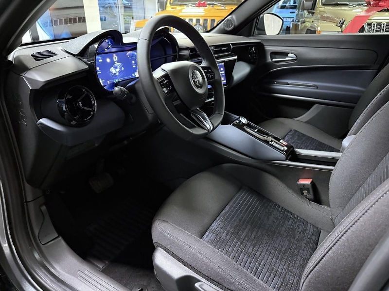 Alfa Romeo Junior (2026) Ibrida 1.2 Turbo Hybrid 145k * - fotka 6 z 16