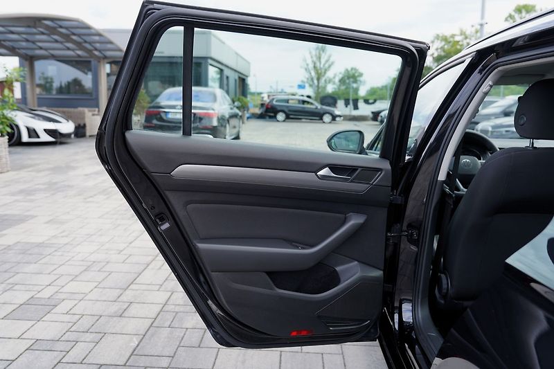 Volkswagen Passat (2020) B8 2.0TDi 90kW DSG - fotka 16 z 45