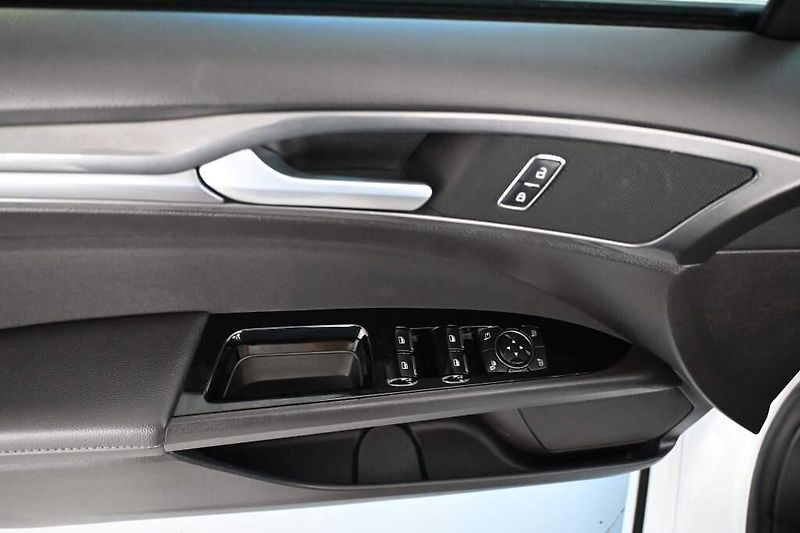 Ford Mondeo (2020) 2.0 4x4 140 KW LED ACC SONY 8A - fotka 15 z 37