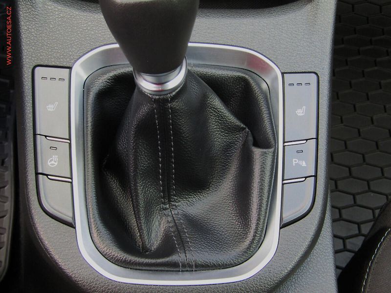 Hyundai i30 (2023) 1.0 T-GDi, ČR, servis.kniha - fotka 14 z 21