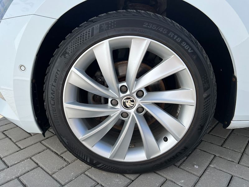 Škoda Superb (2015) 2.0TDi 110kW DSG! Style+! ČR! - fotka 39 z 40