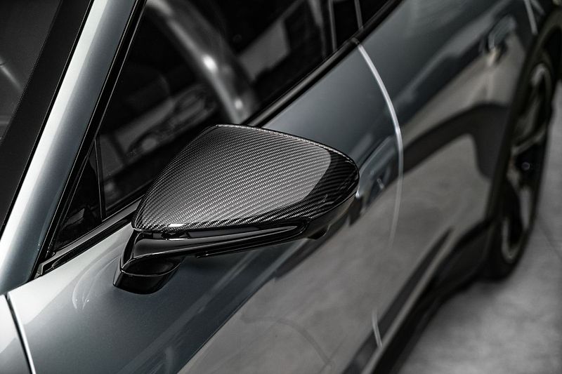 Porsche Taycan PDCC, ventilace, pano - fotka 13 z 41