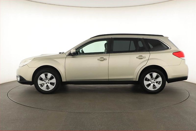 Subaru Outback (2013) 2.0 D, 4X4, Navi, Xenony - fotka 3 z 20