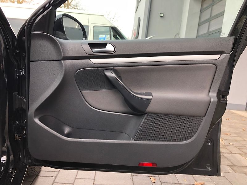 Volkswagen Golf Variant (2009) 1.9 TDi - fotka 14 z 27