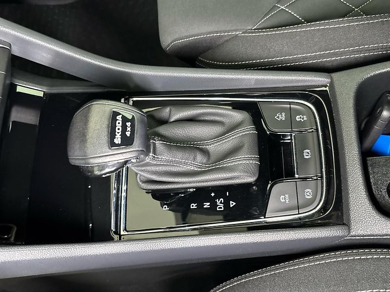 Škoda Karoq Sportline Exclusive 4x4 DSG - fotka 20 z 30