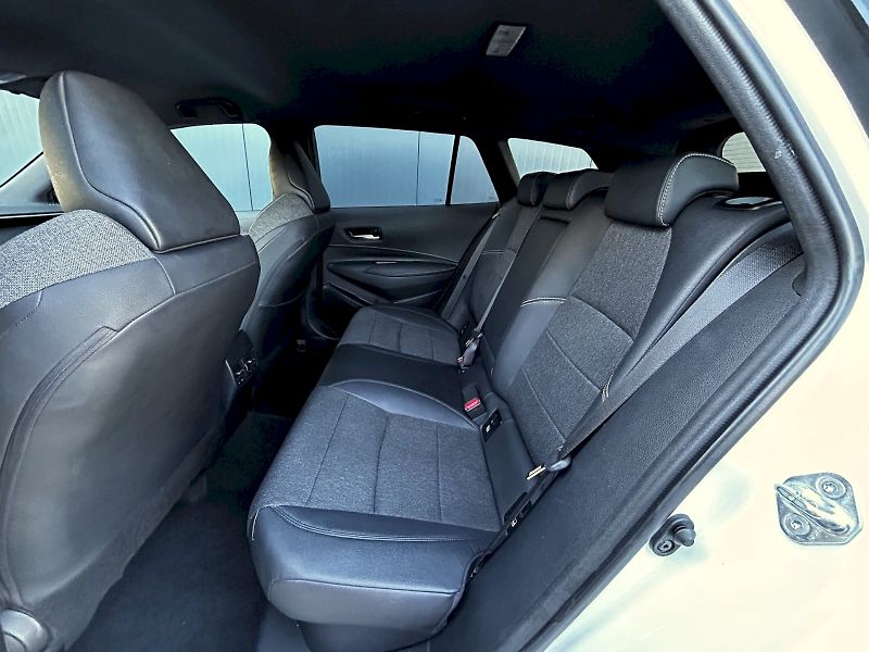 Toyota Corolla (2021) Touring 2.0 Hybrid 112kW e-CVT - fotka 24 z 29