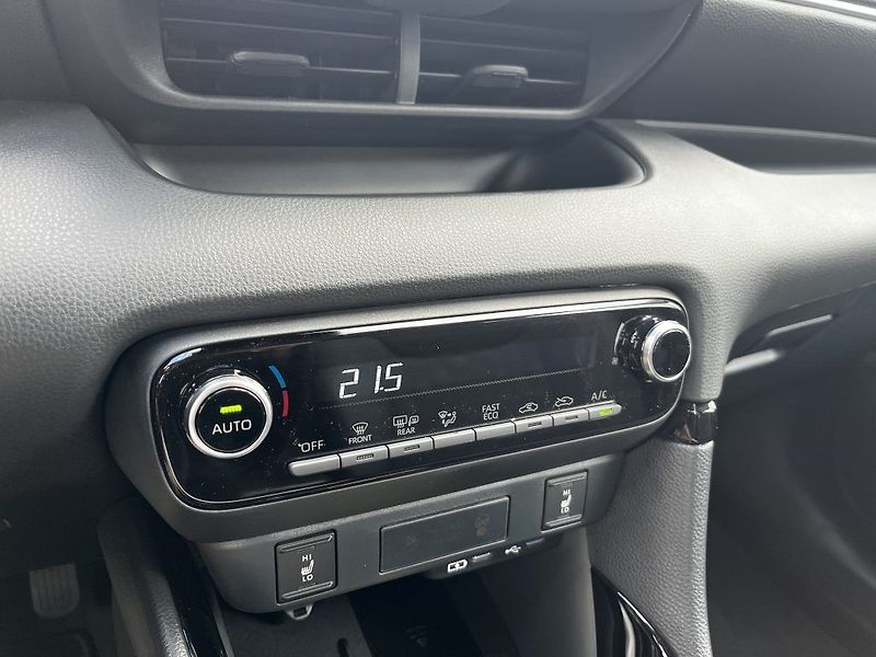 Toyota Yaris 1.5 Hybrid Style ODBĚR ihned - fotka 19 z 29