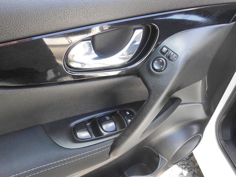 Nissan Qashqai 1.5DCi,LED,KAMERA,PANORAMA - fotka 28 z 49