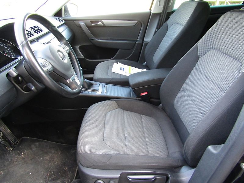 Volkswagen Passat (2011) 1.6 TDI 77kW - fotka 19 z 45